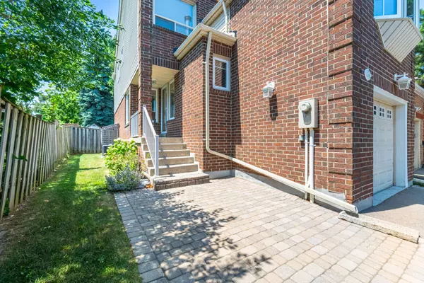 Vaughan, ON L4J 5J9,16 Lansbury CT