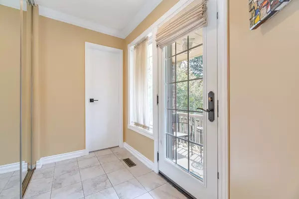 Vaughan, ON L4J 5J9,16 Lansbury CT