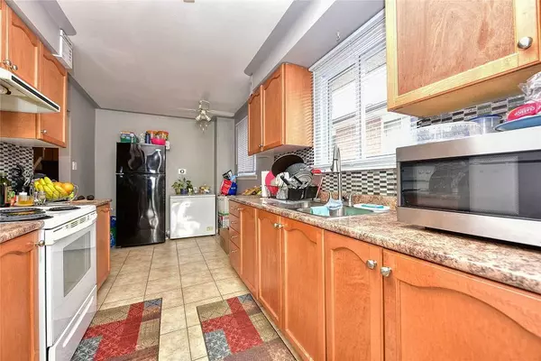 Brampton, ON L6X 2P4,9 Talbot ST