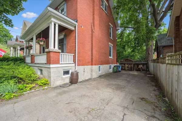 Guelph, ON N1H 2X5,146 Cork ST W