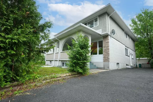 2666 Regina ST, Britannia - Lincoln Heights And Area, ON K2B 6X8
