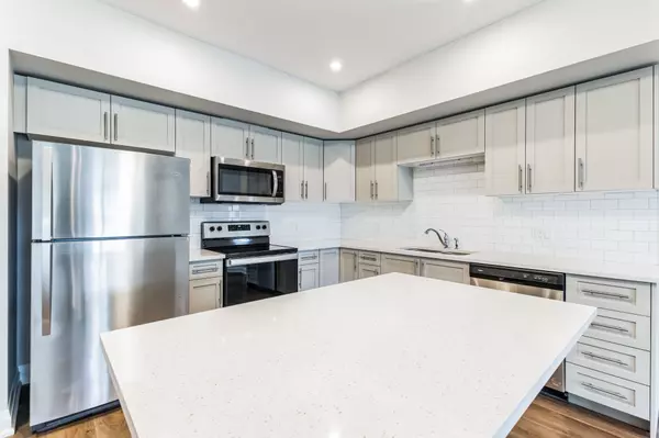 Pelham, ON L0S 1E1,120 Summersides BLVD #205