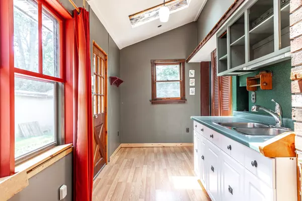 Stratford, ON N5A 5R8,69 Norman ST