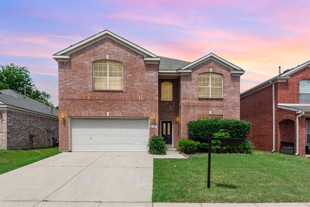 9921 Chadbourne Road, Fort Worth, TX 76244