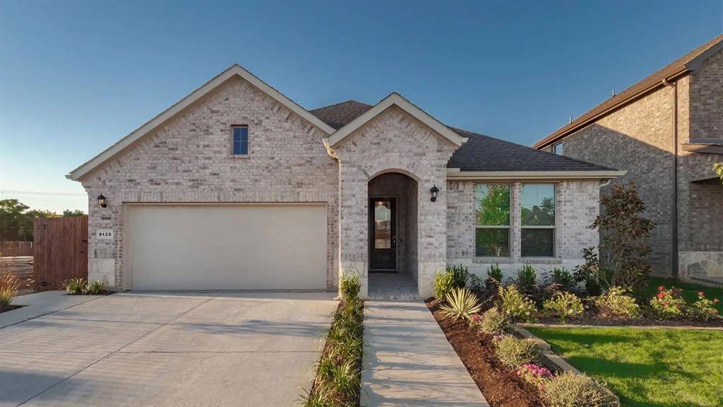 8128 Danny Scarth Ln, Fort Worth, TX 76120