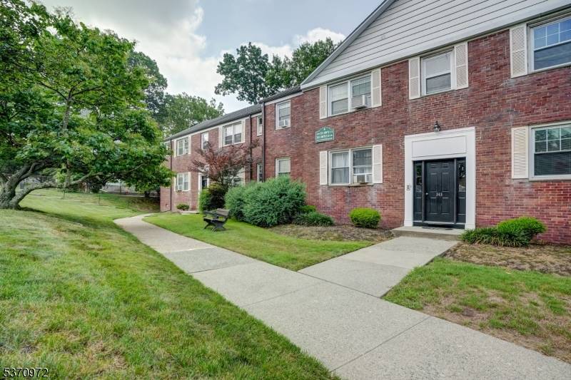 Verona Twp., NJ 07044,349 Bloomfield Ave #1