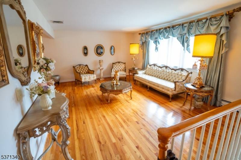 Woodland Park, NJ 07424,1 Borrego Dr
