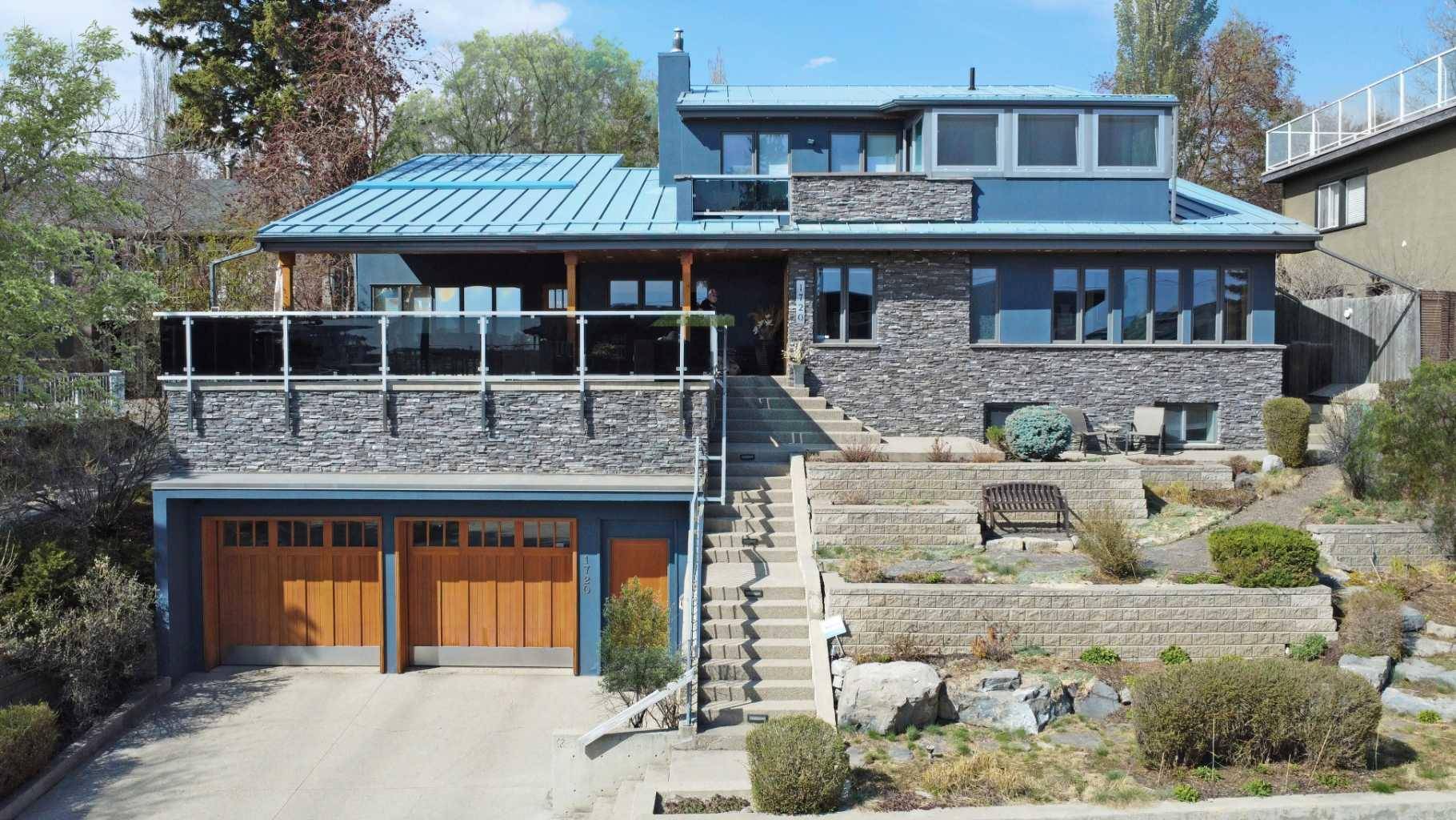 Calgary, AB T2N 1J2,1720 12 AVE NW