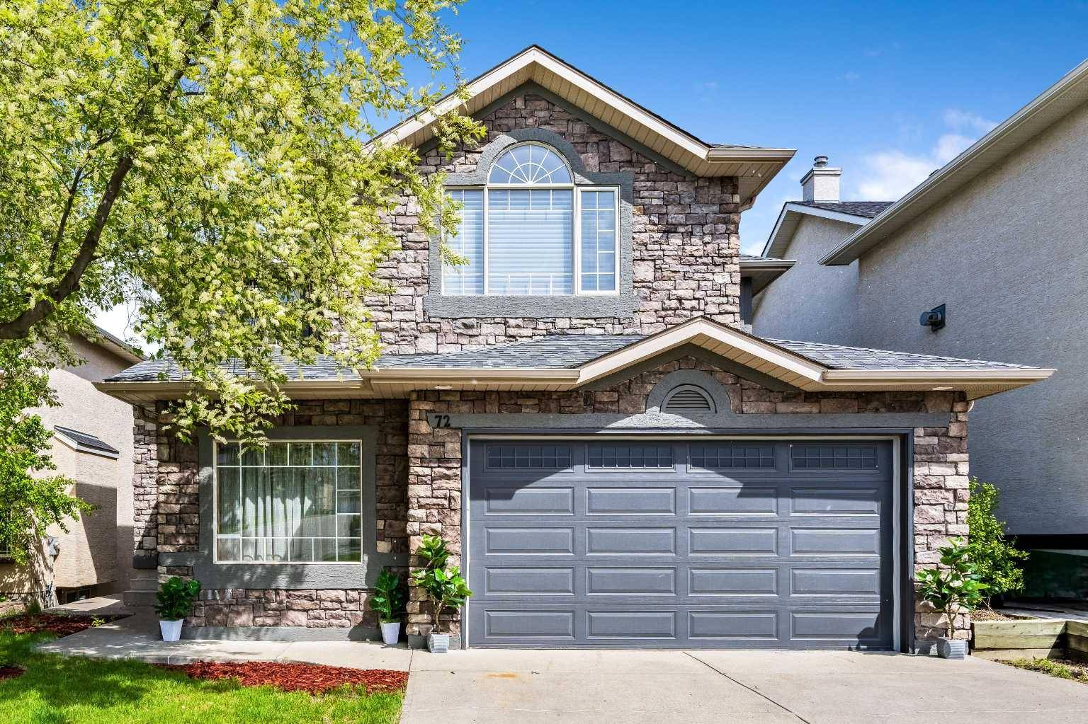 72 Strathridge Close SW, Calgary, AB T3H 4J3