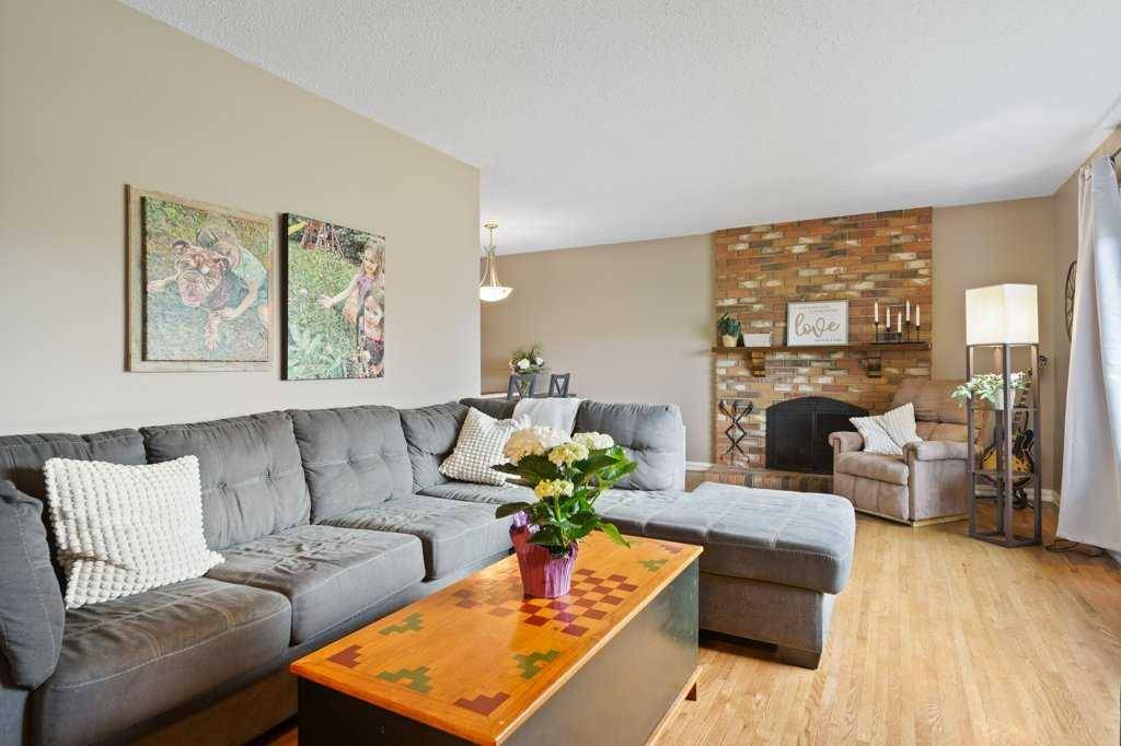 Calgary, AB T2W 3B9,131 Bracewood RD Southwest