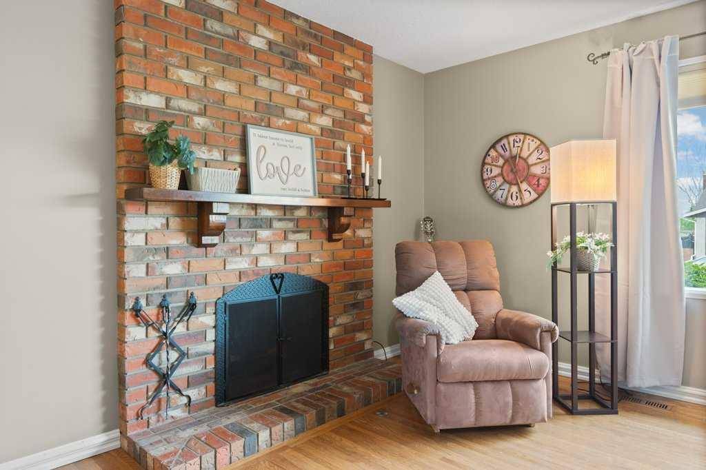 Calgary, AB T2W 3B9,131 Bracewood RD Southwest