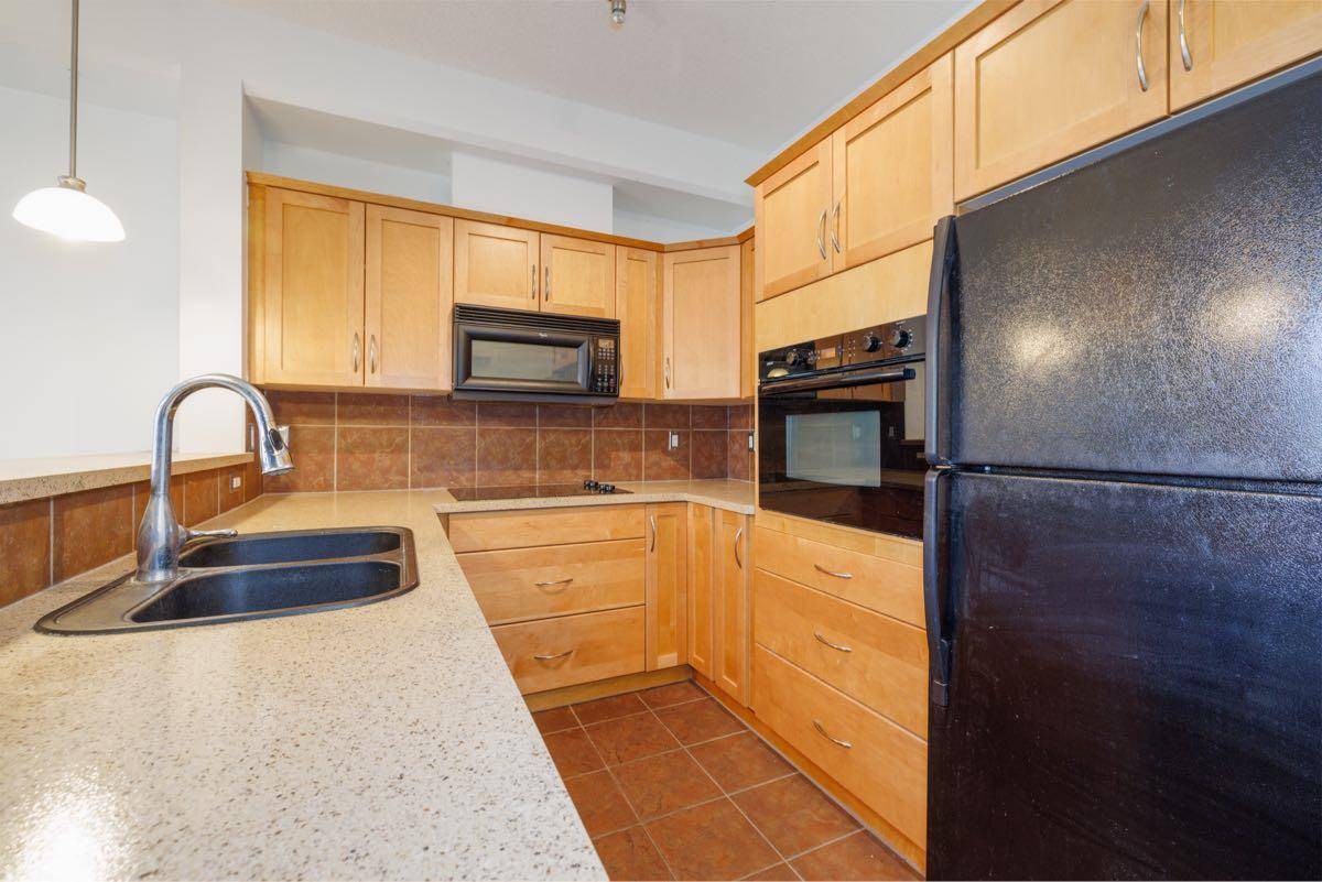 Calgary, AB T2L 0Y2,3111 34 AVE NW #434