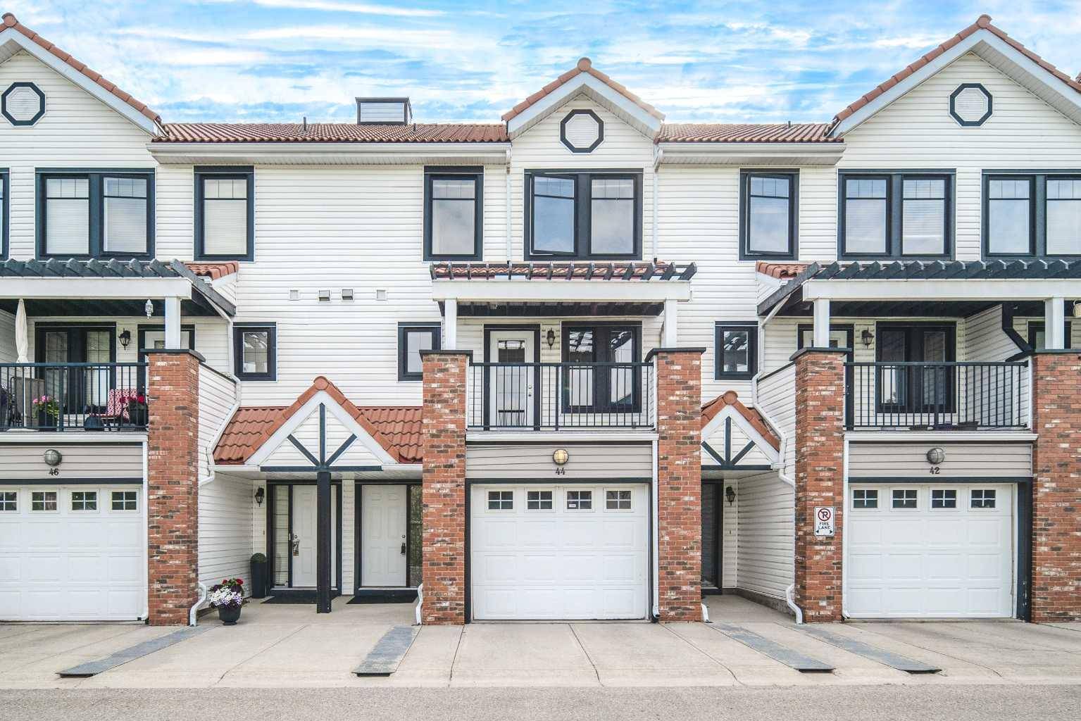 Calgary, AB T3G 6B4,44 Royal Oak LN NW