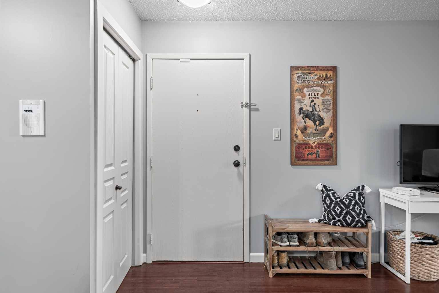 Calgary, AB T3H 1B8,6400 Coach Hill RD Southwest #124