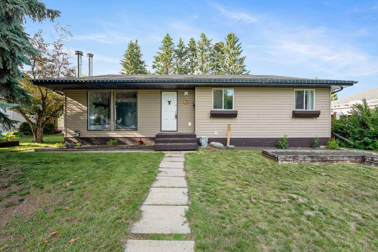 11 Orchard GN, Red Deer, AB T4N 5B6