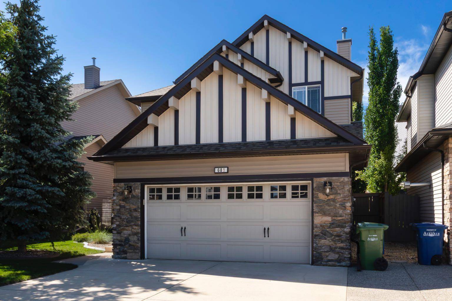 681 Coopers DR SW, Airdrie, AB T4B 2R9