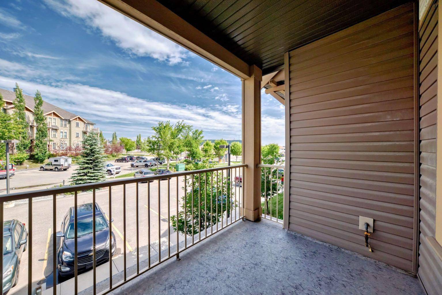 Cochrane, AB T4C 0H7,207 Sunset DR #327