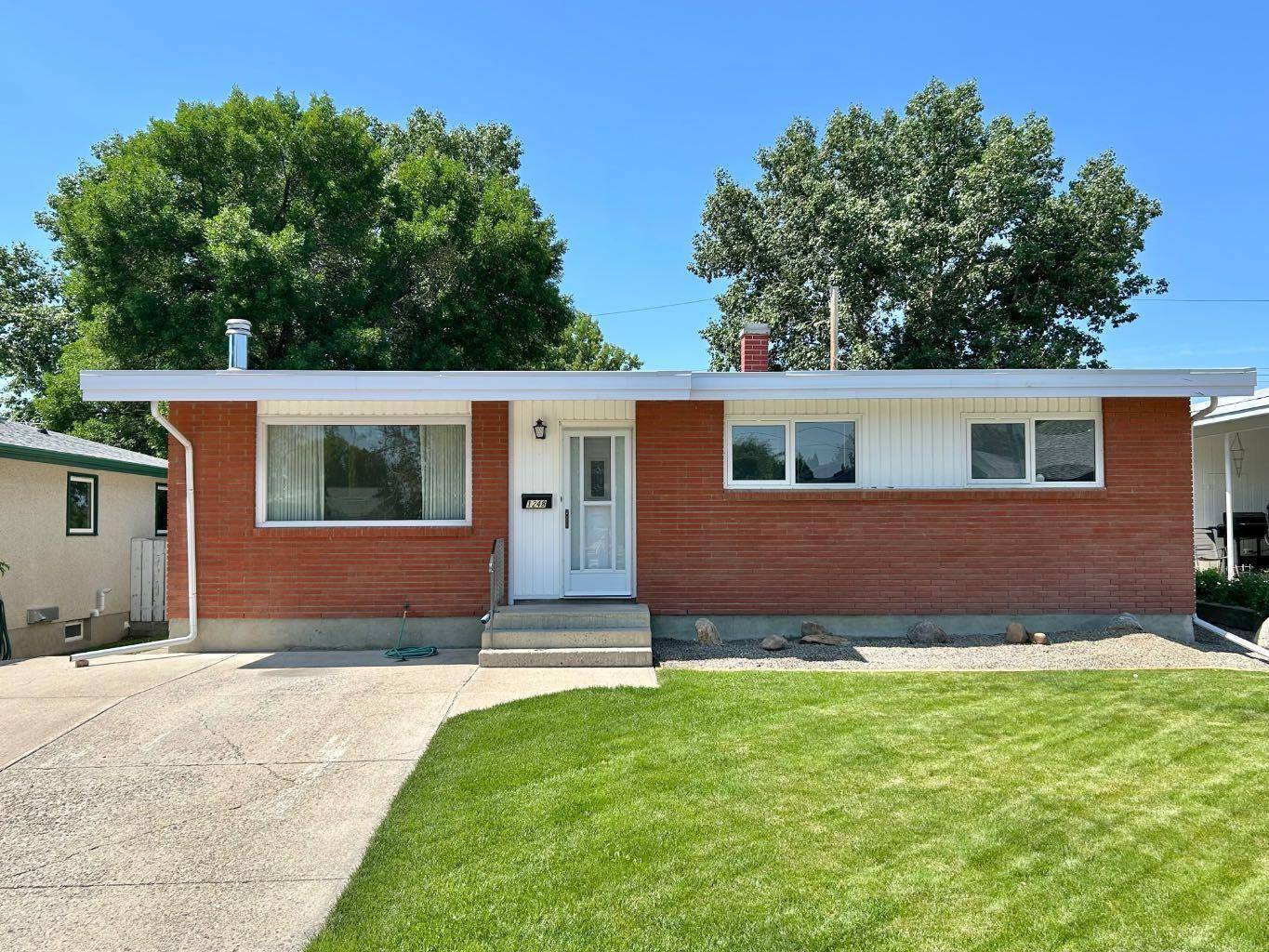 1248 31a ST South, Lethbridge, AB T1K 3A2