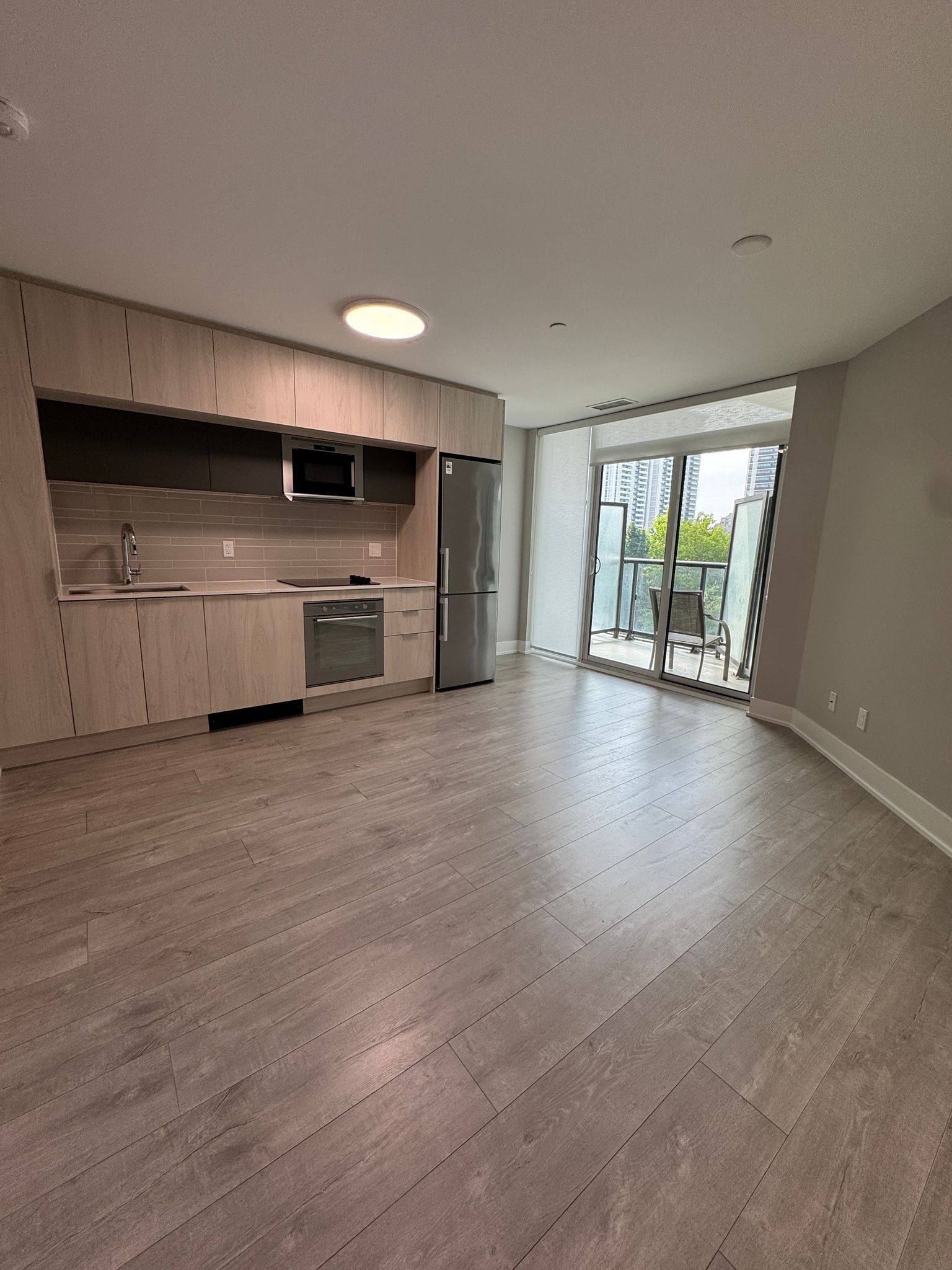 1 Belsize DR #318, Toronto C03, ON M4S 0B9