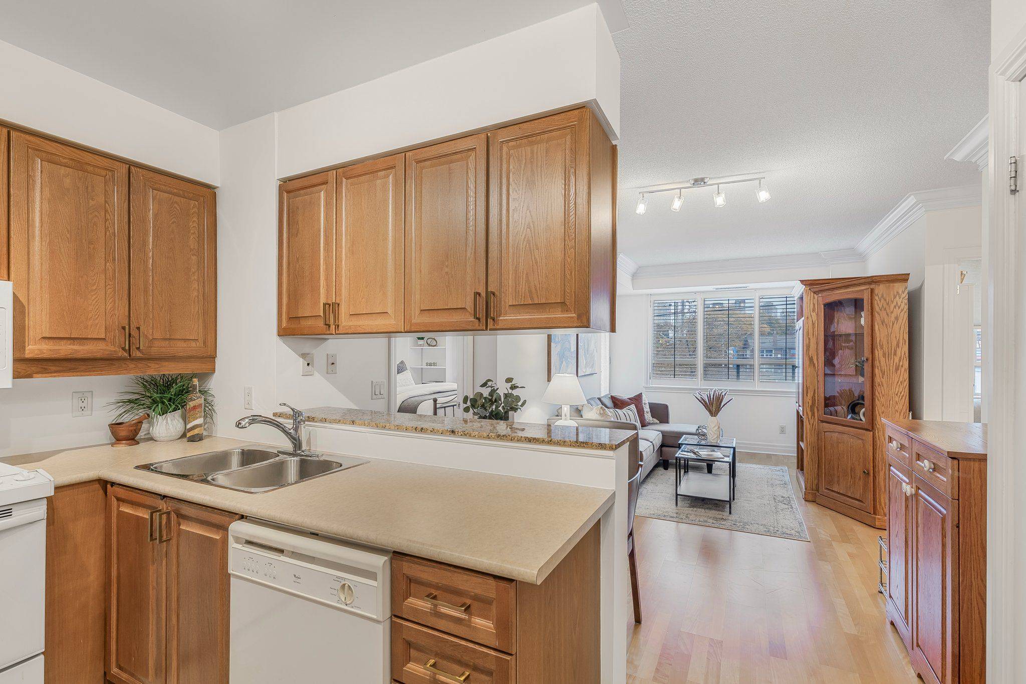 Toronto C11, ON M4G 4K2,1801 Bayview AVE #308
