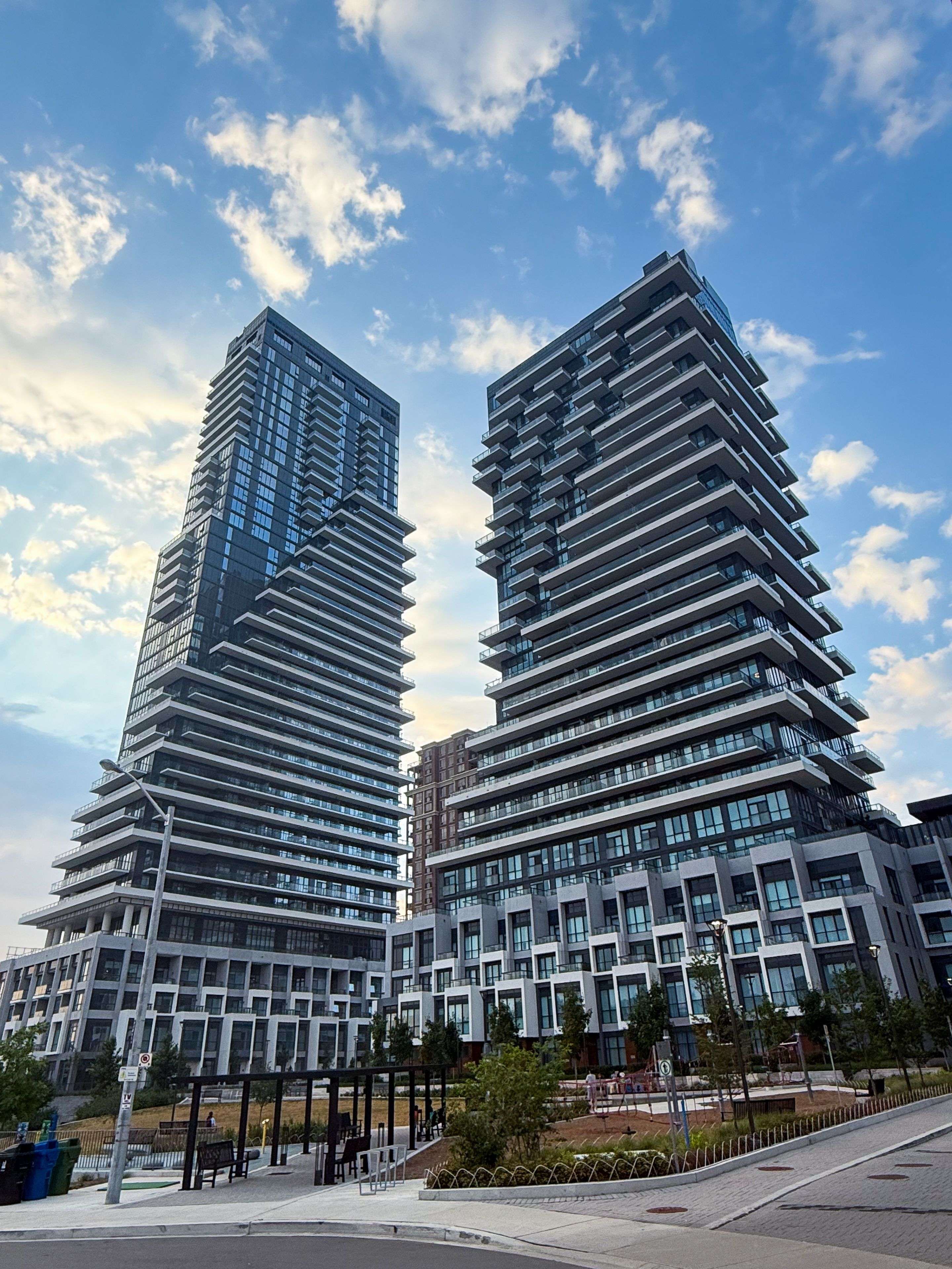 30 Inn on the Park DR #3104, Toronto C13, ON M3C 0P7