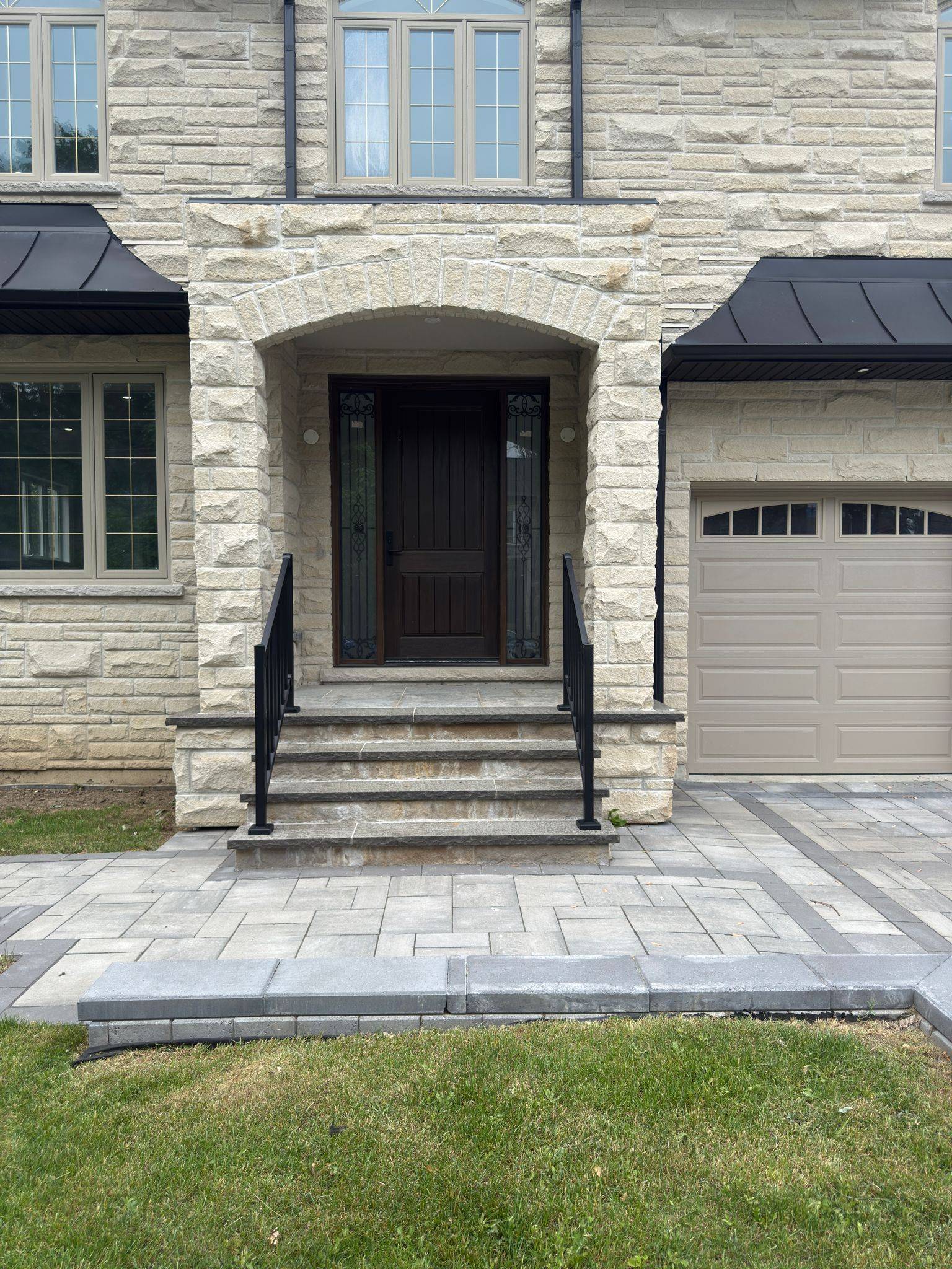 Toronto C14, ON M2N 3T4,64 Empress AVE