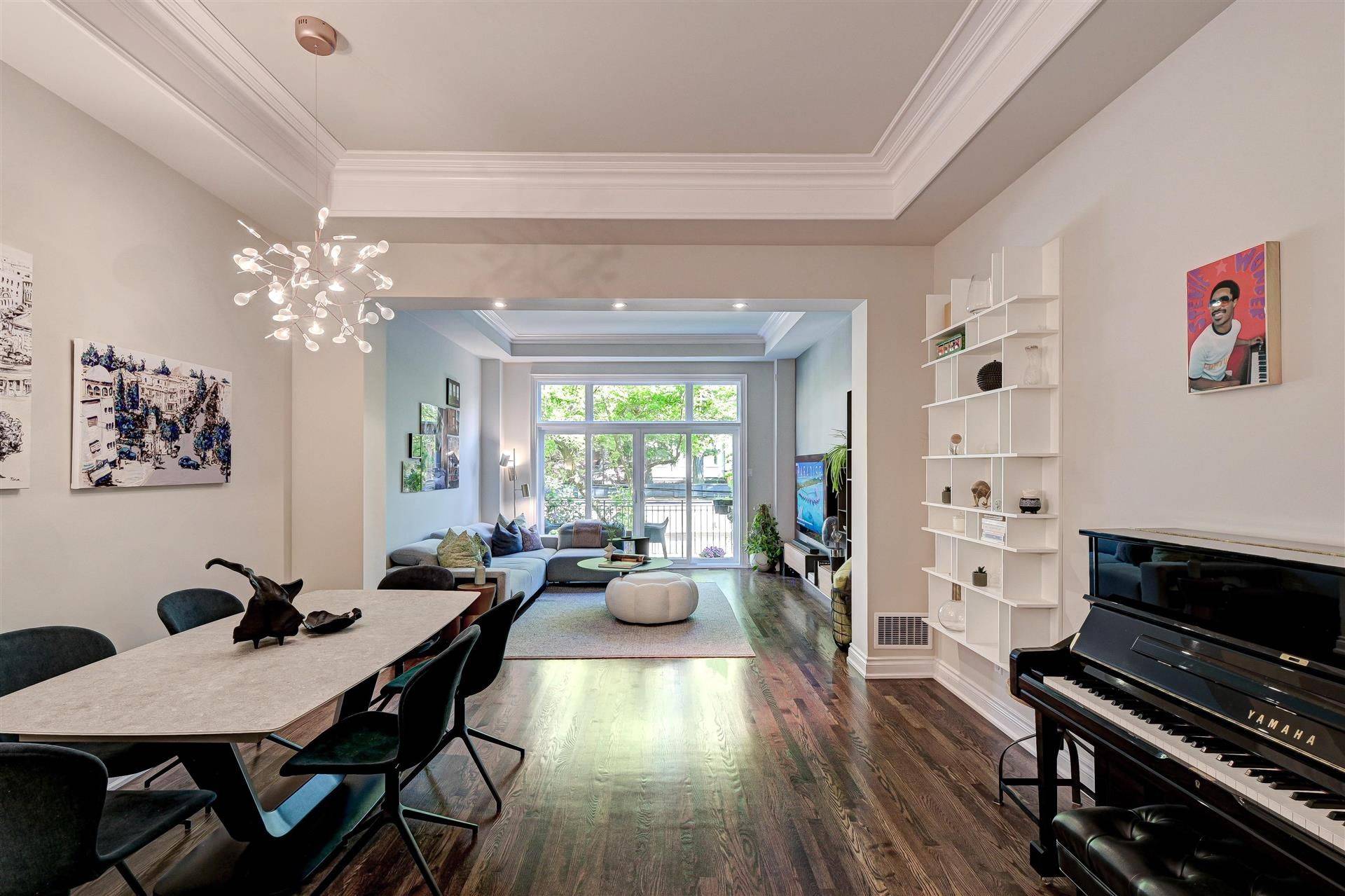 Toronto C02, ON M4V 1J5,13 Balmoral AVE