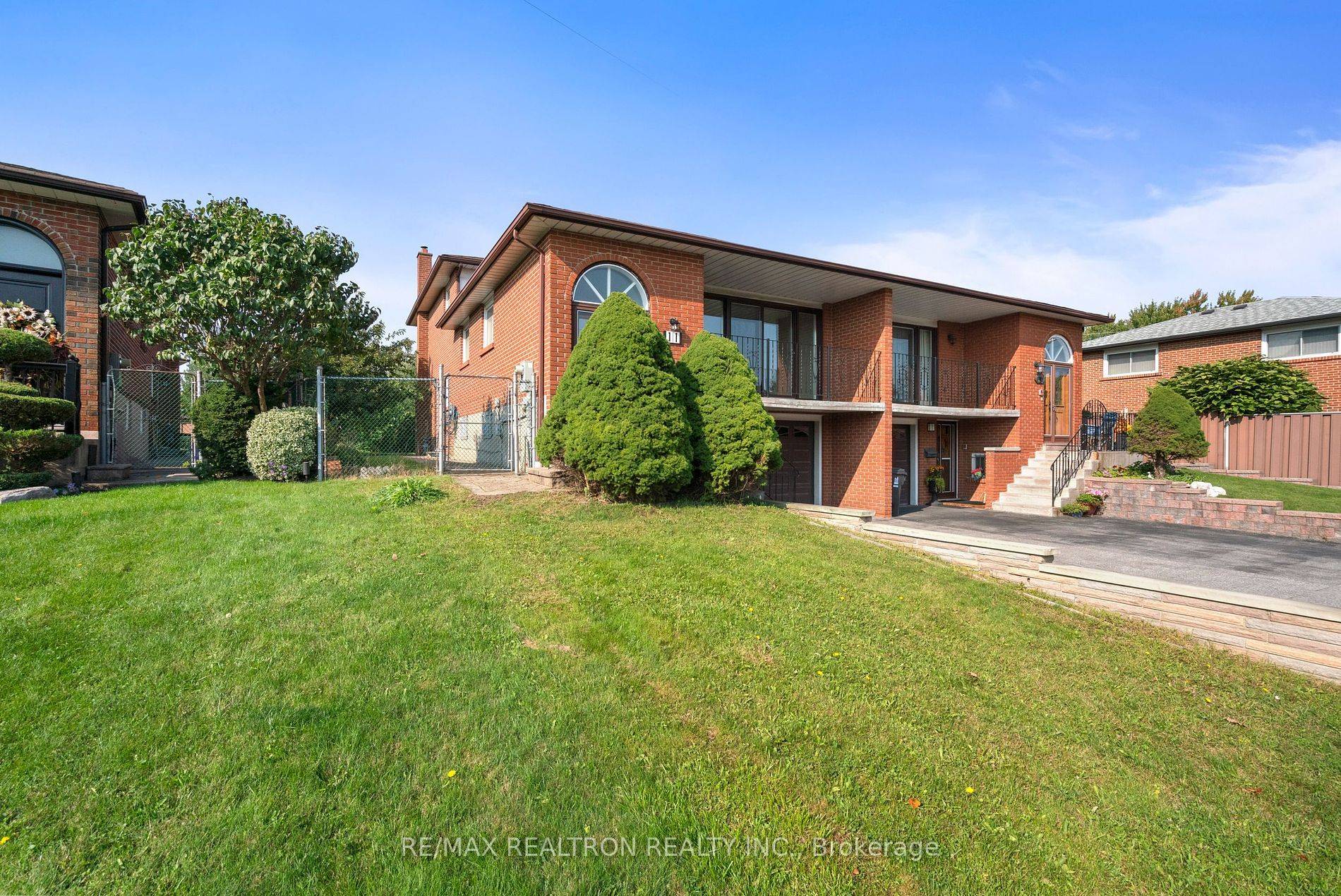 Toronto C15, ON M2J 4W2,11 Hazelnut CRES