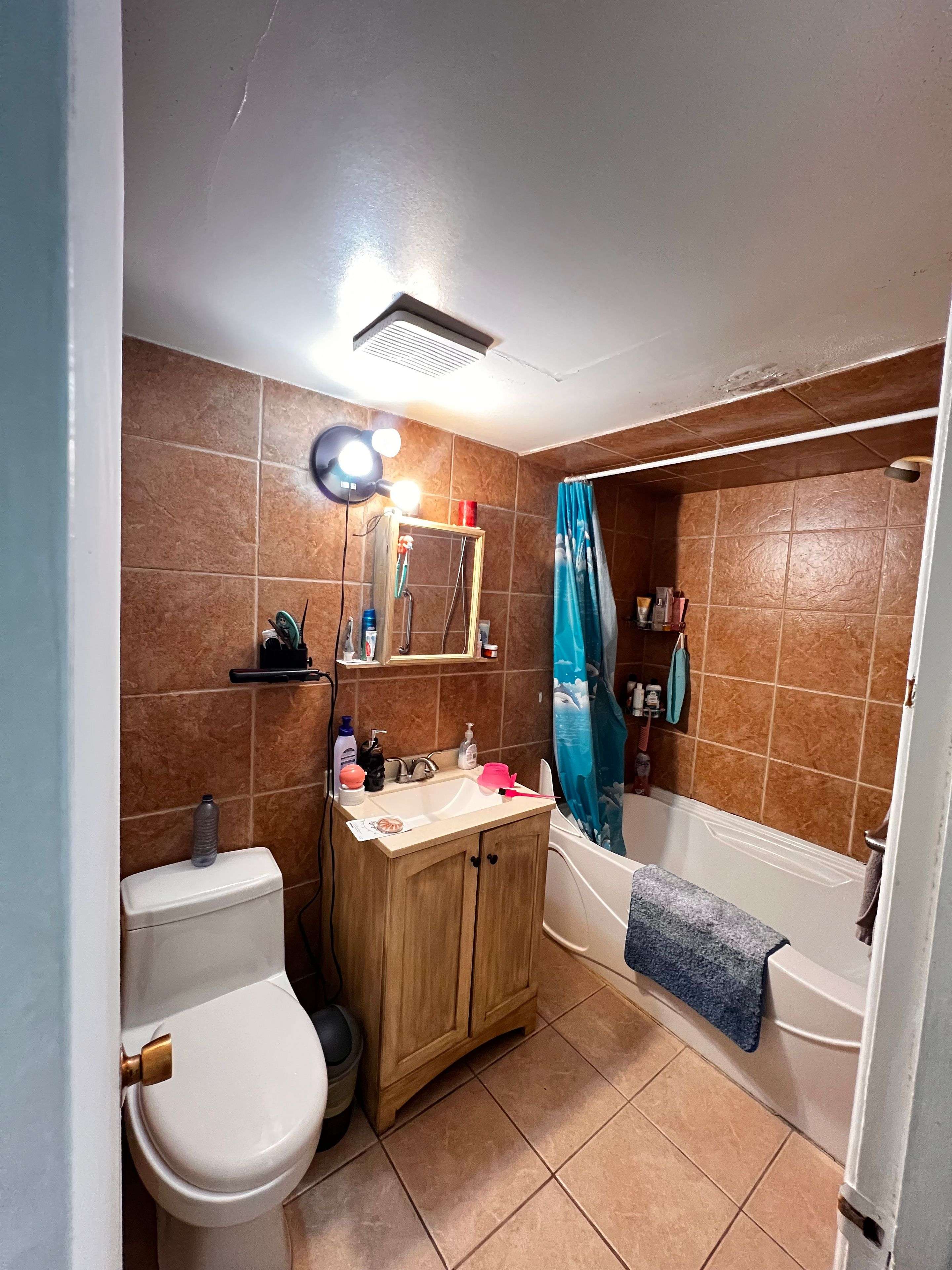 Toronto C06, ON M3H 4P9,152 Overbrook PL #1
