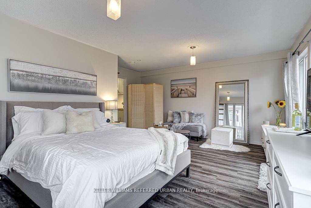 Pickering, ON L1W 1A9,707 Annland ST #B