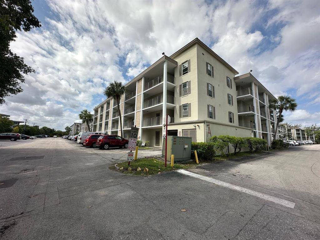 2999 NW 48th Ave #351, Lauderdale Lakes, FL 33313