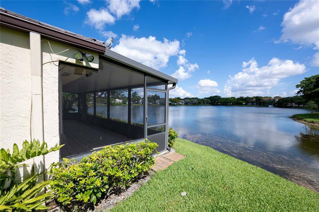 464 NW 94th Ter, Plantation, FL 33324