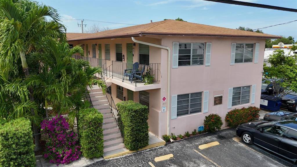 2017 NE 18th St #4, Fort Lauderdale, FL 33305