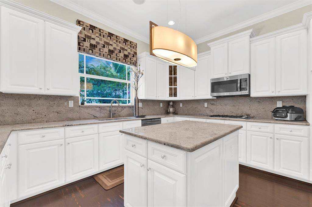 Parkland, FL 33076,10250 Peninsula Pl