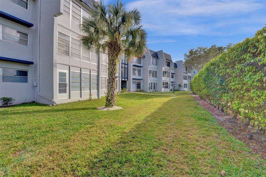 7817 Golf Circle Dr #106, Margate, FL 33063