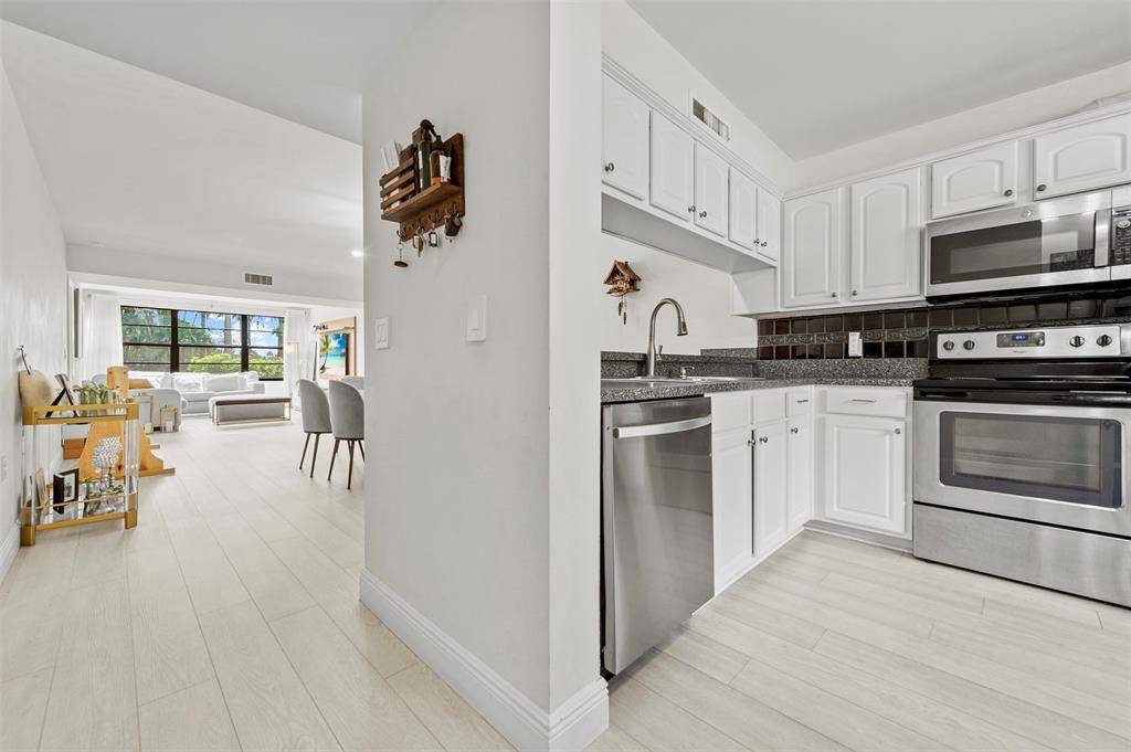 Boca Raton, FL 33433,6061 Balboa Cir #103