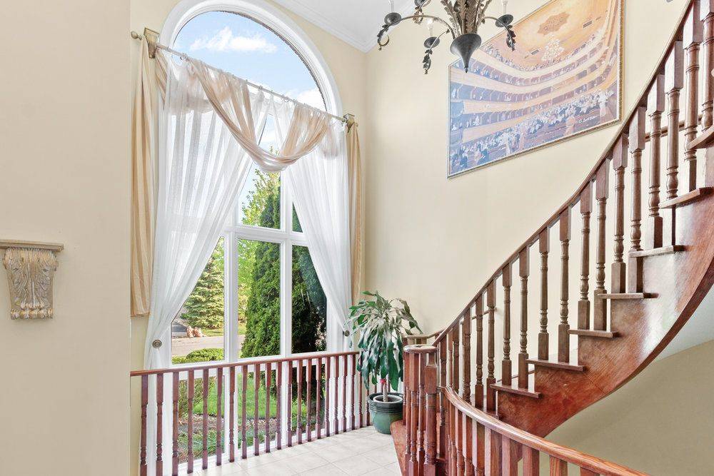 Vaughan, ON L4J 8A8,56 Sadot CT