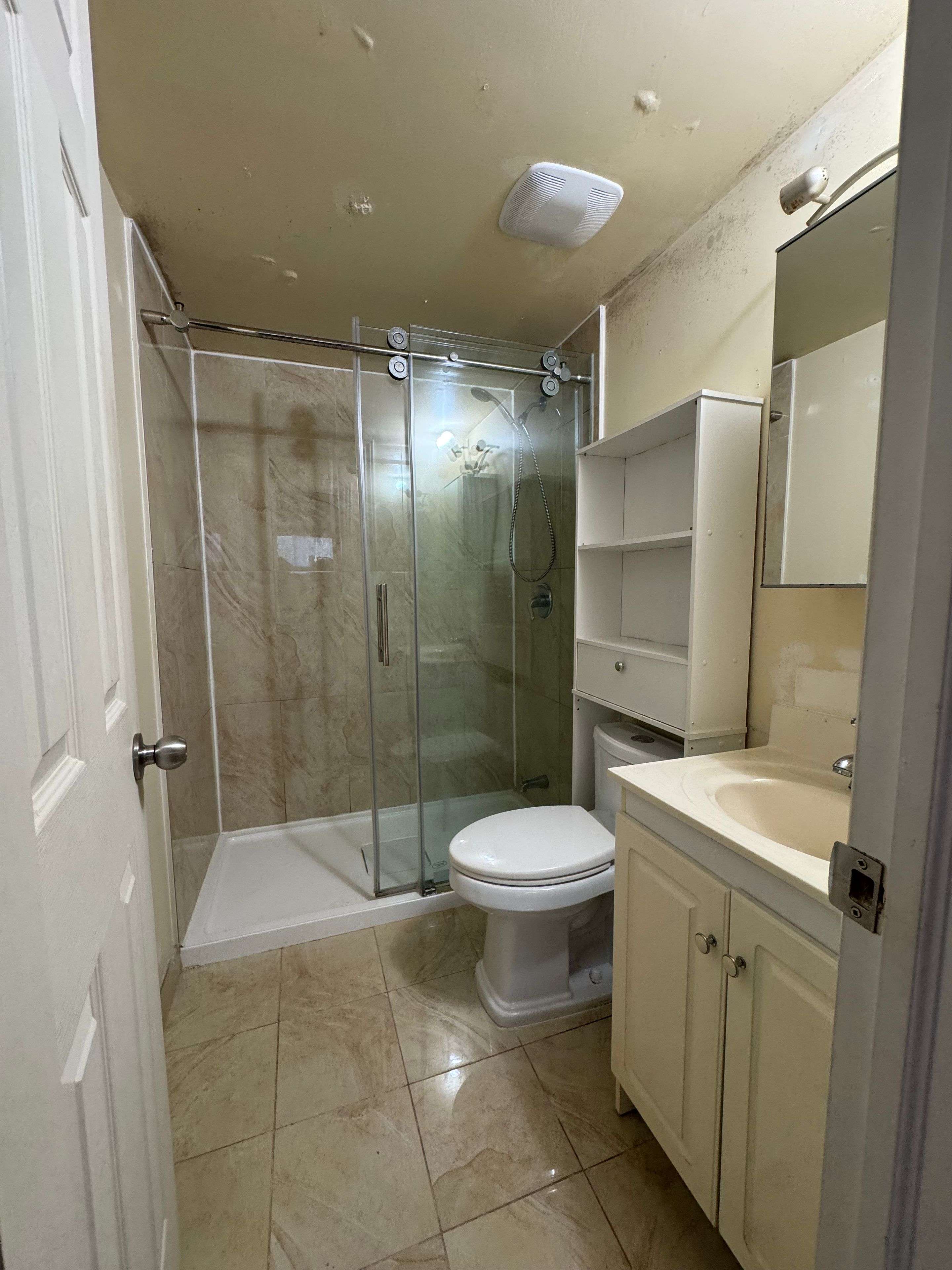 Richmond Hill, ON L4C 1L8,324 Elmwood AVE #bsmt