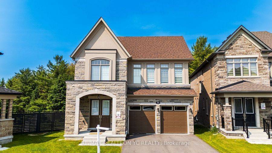 216 Sikura CIR, Aurora, ON L4G 3Z1