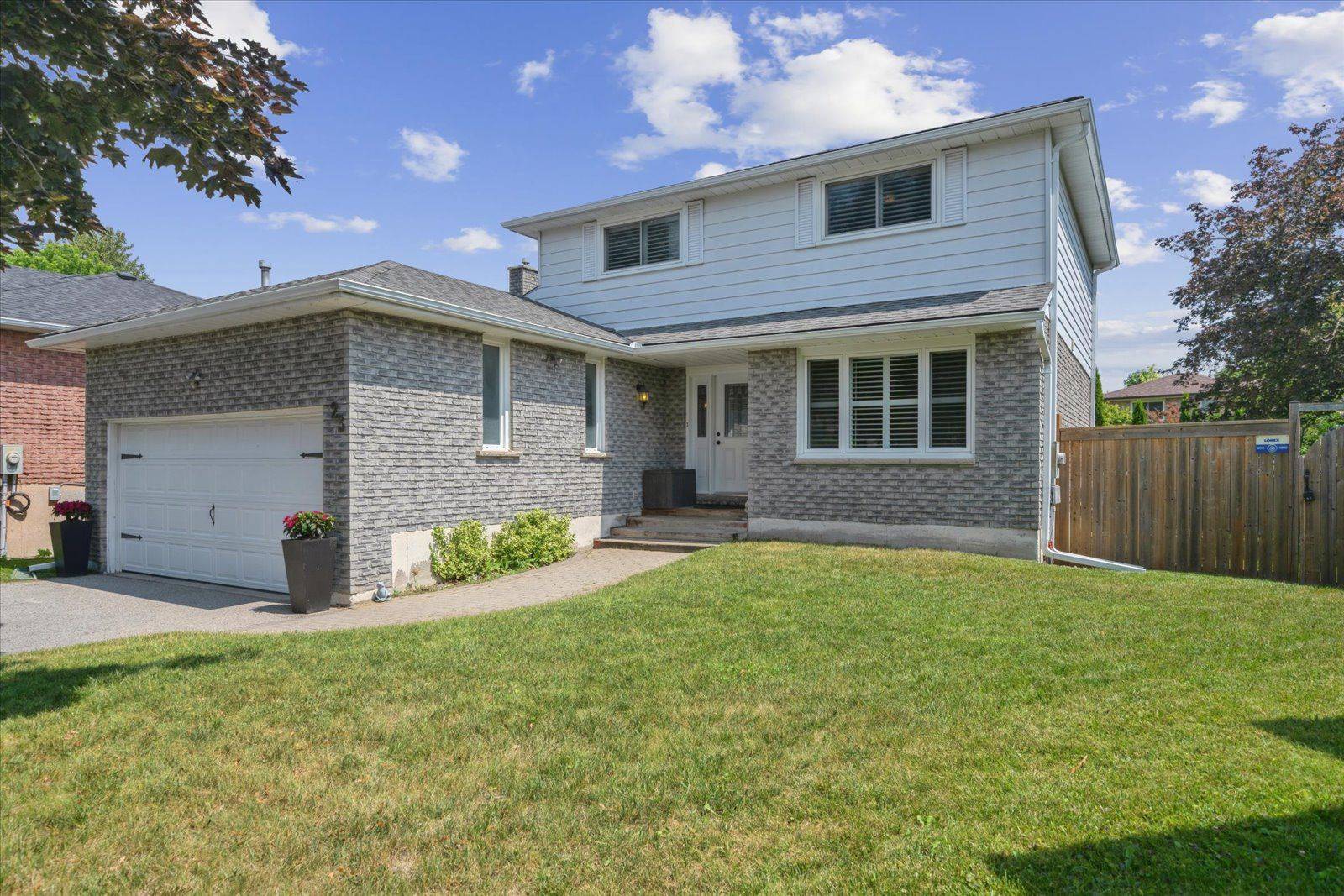23 Panama CT, Georgina, ON L4P 3L7