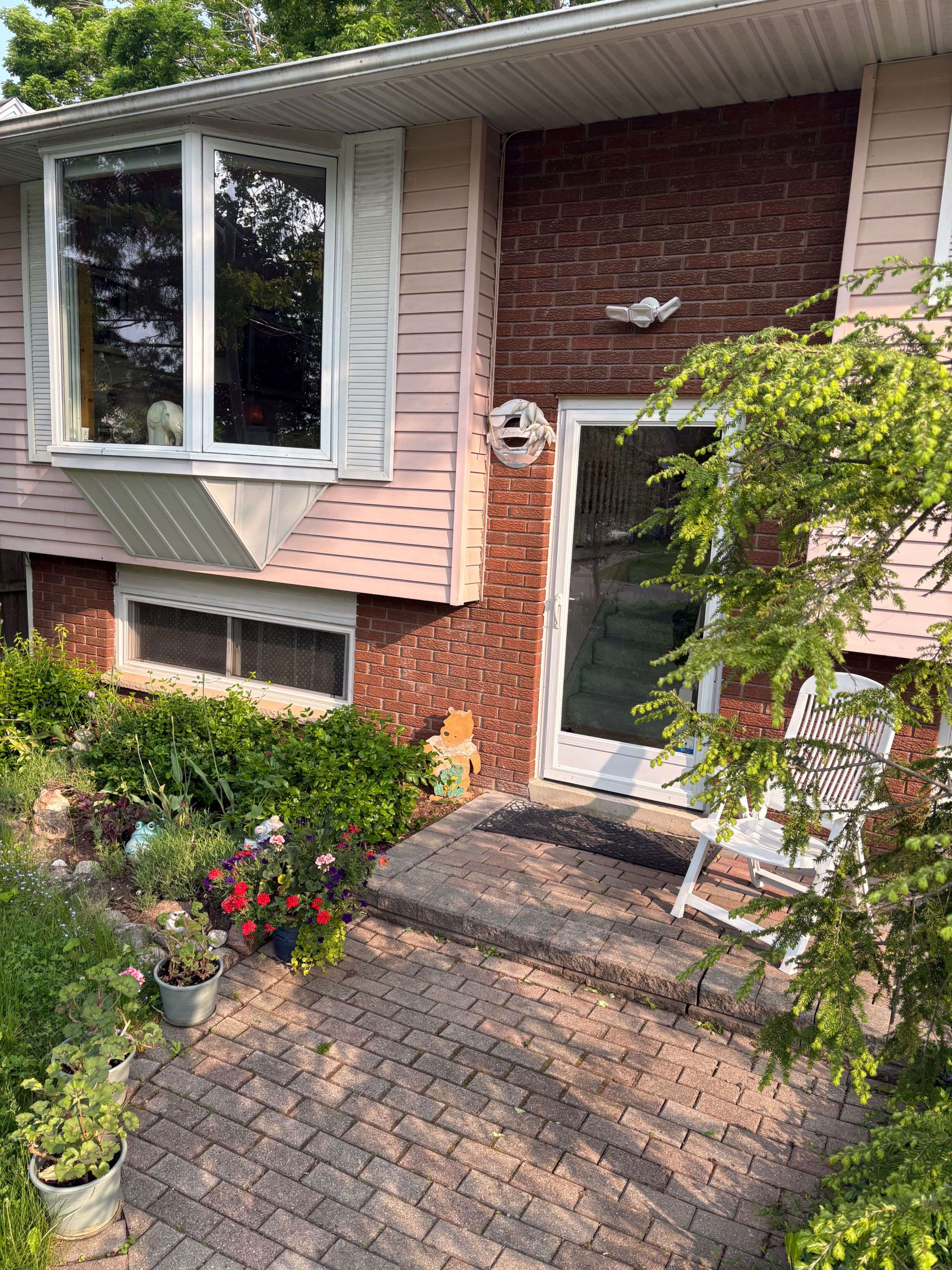 Orillia, ON L3V 2G7,24 Champlain ST