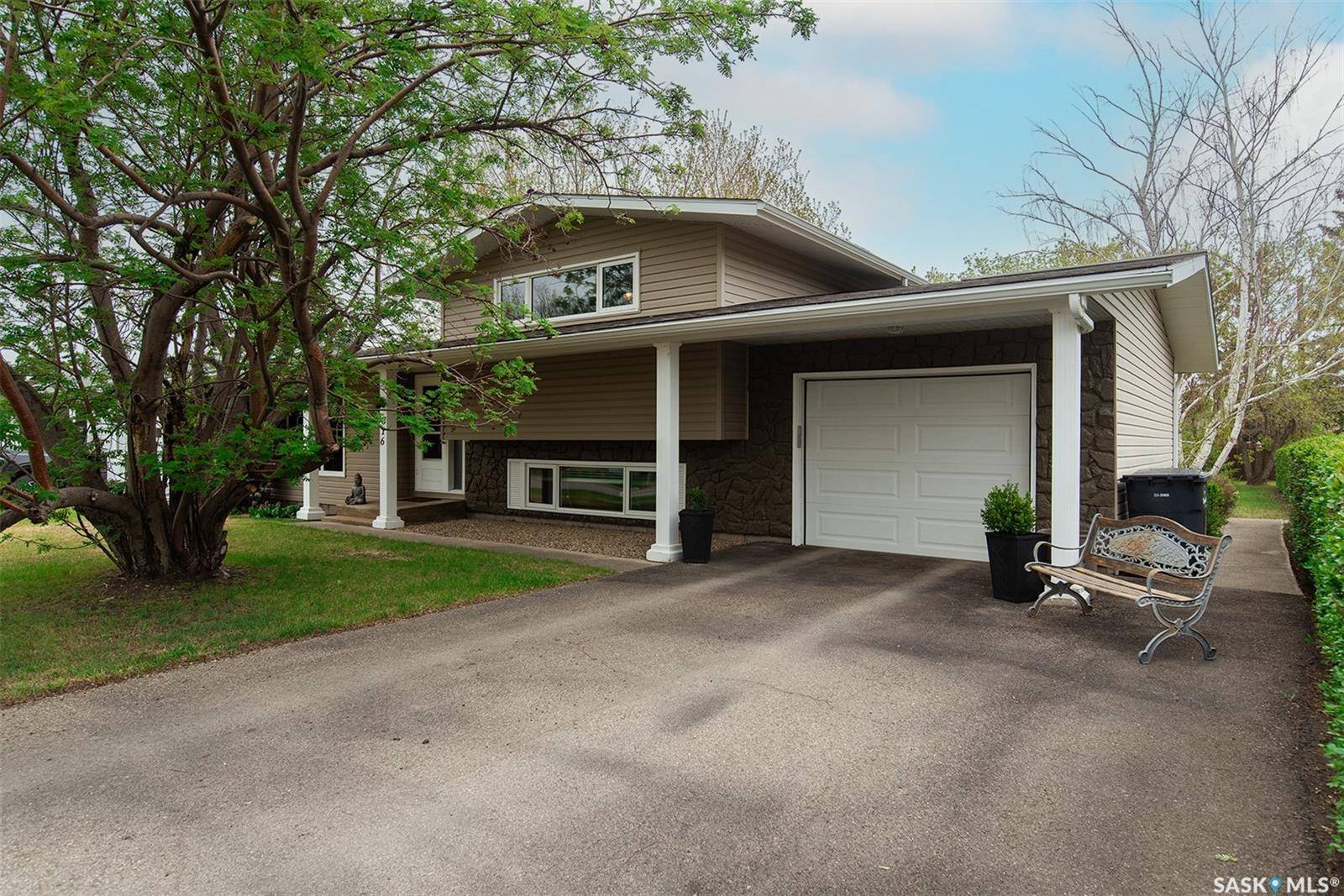 Wynyard, SK S0A 4T0,316 8th STREET E