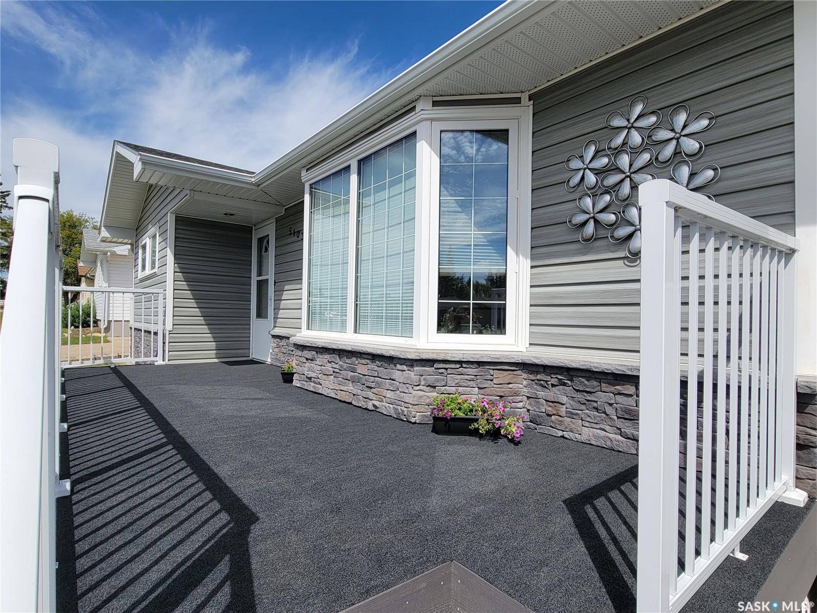 Macklin, SK S0L 2C0,5103 Leader STREET