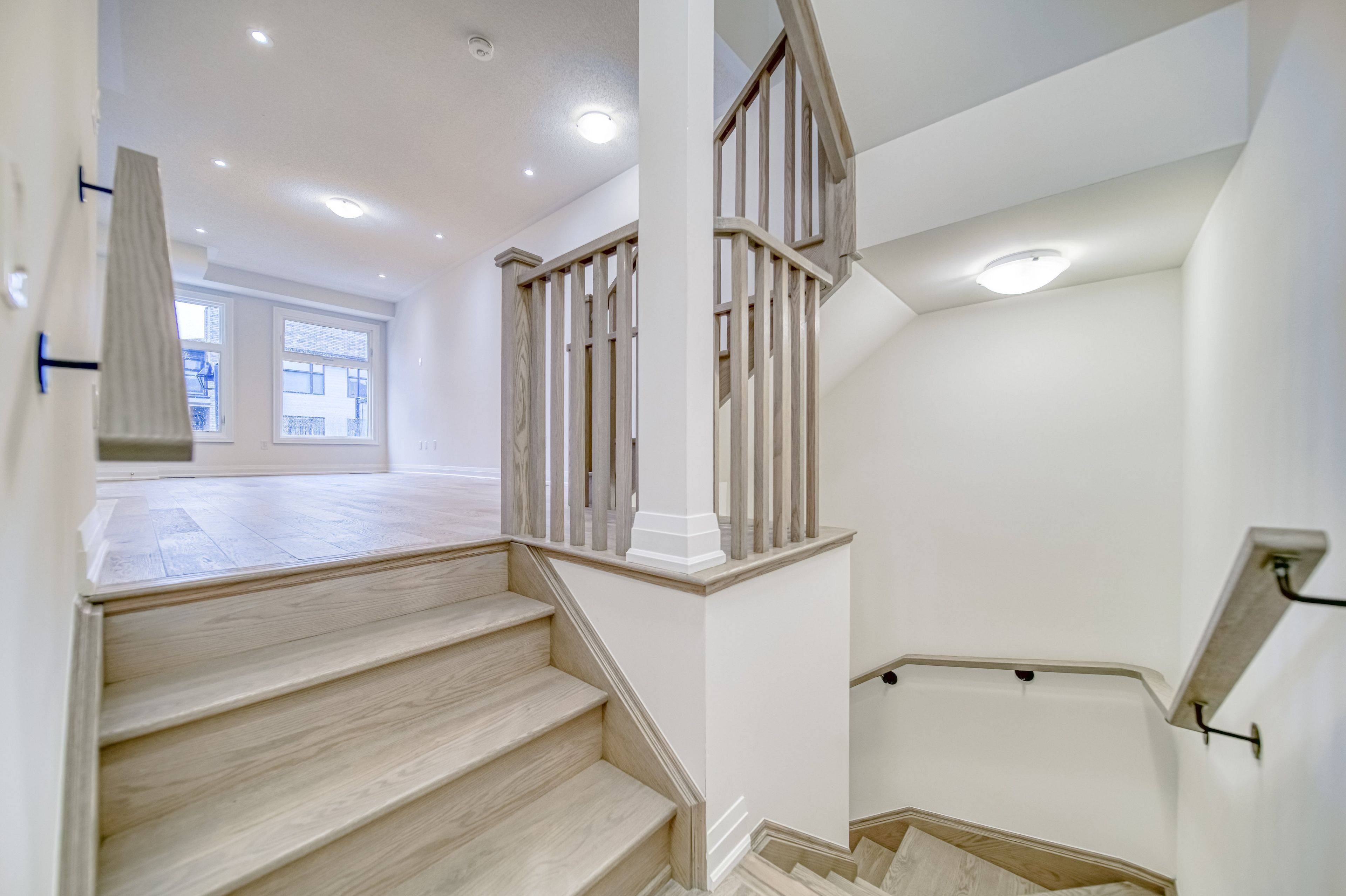 Oakville, ON L6H 7Z2,1301 Dempster LN