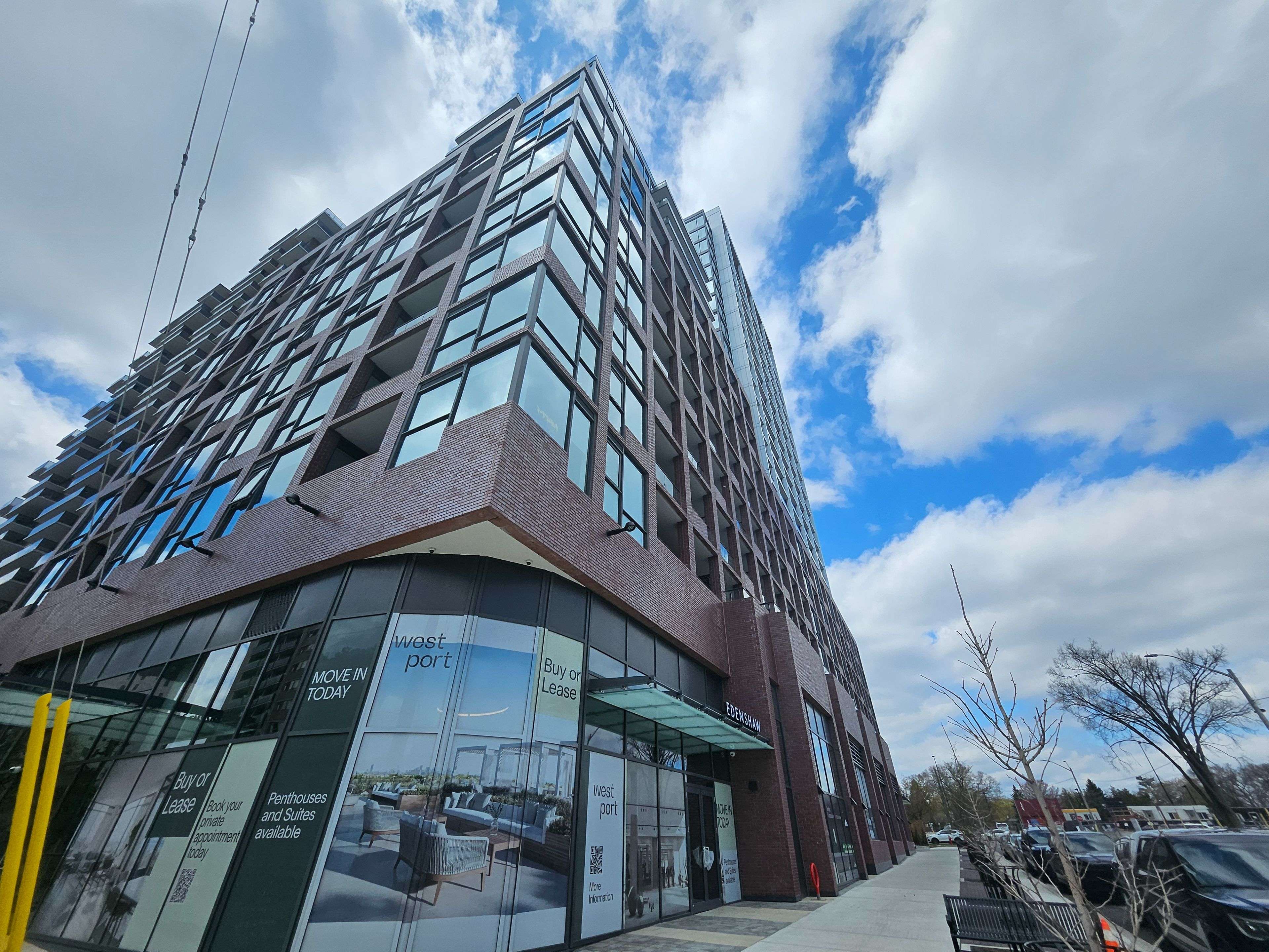 Mississauga, ON L5G 0E1,28 Ann ST #513