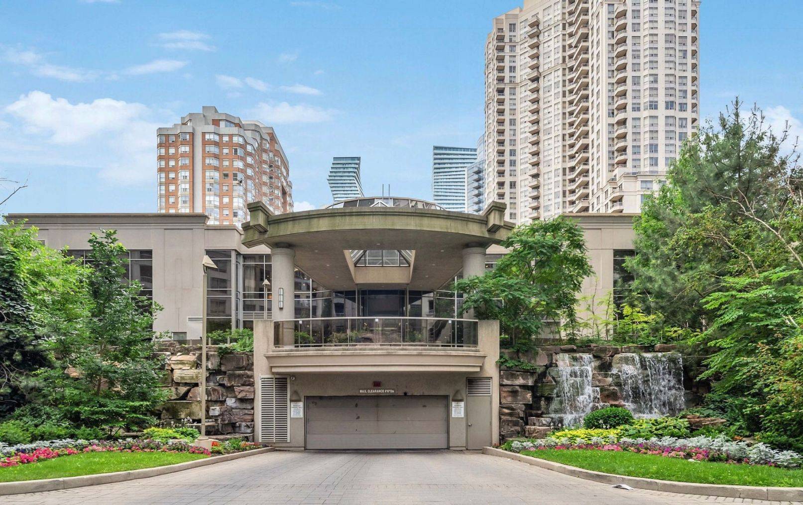 3880 Duke Of York BLVD #1415, Mississauga, ON L5B 4M7