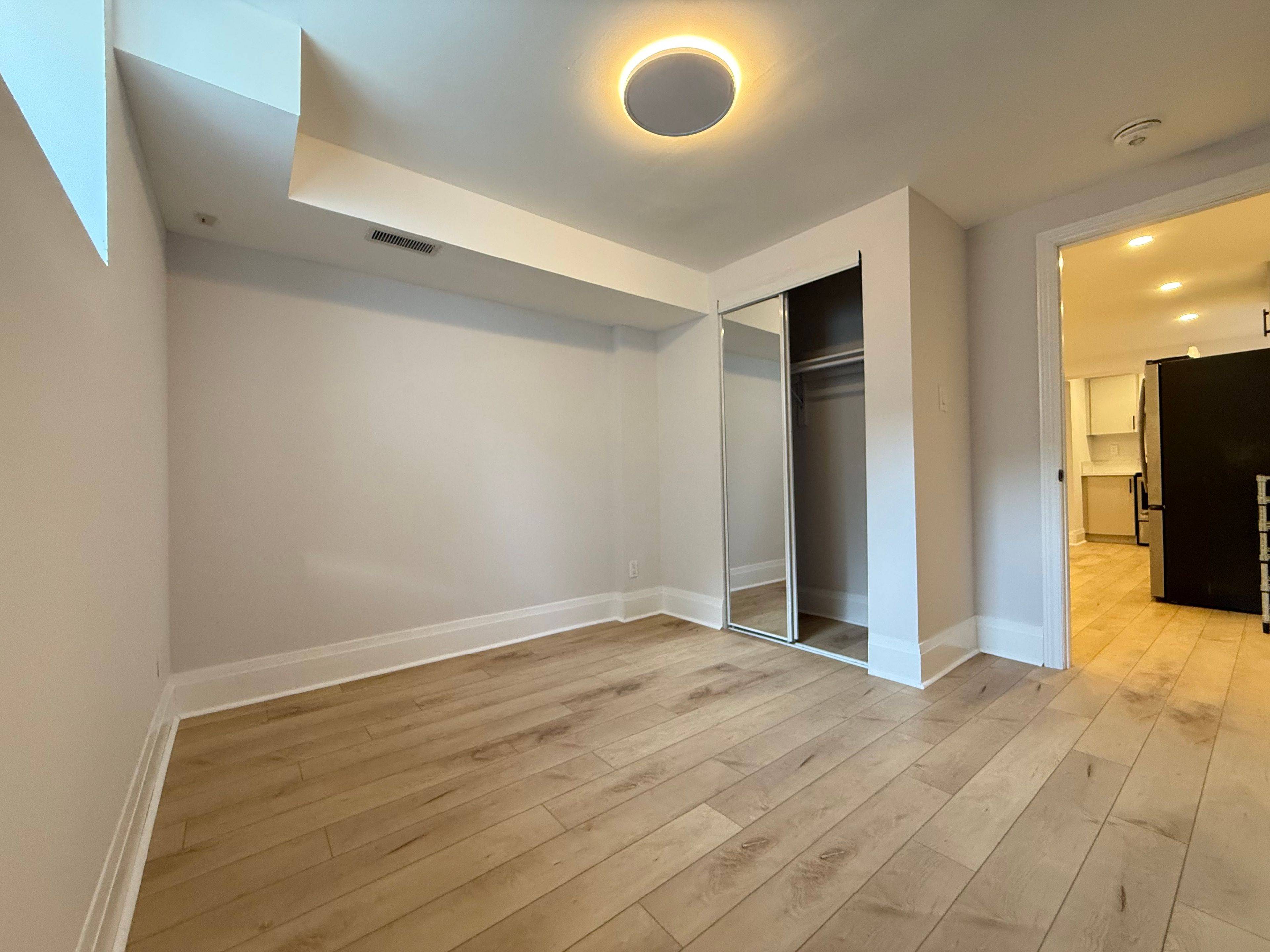 Oakville, ON L6H 6P3,2613 Longridge CRES