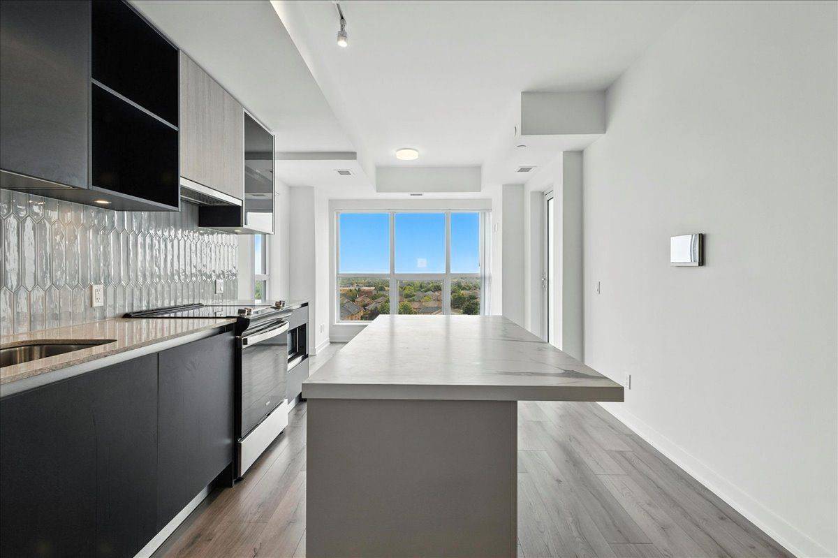 Oakville, ON L6M 5P9,405 Dundas ST W #722