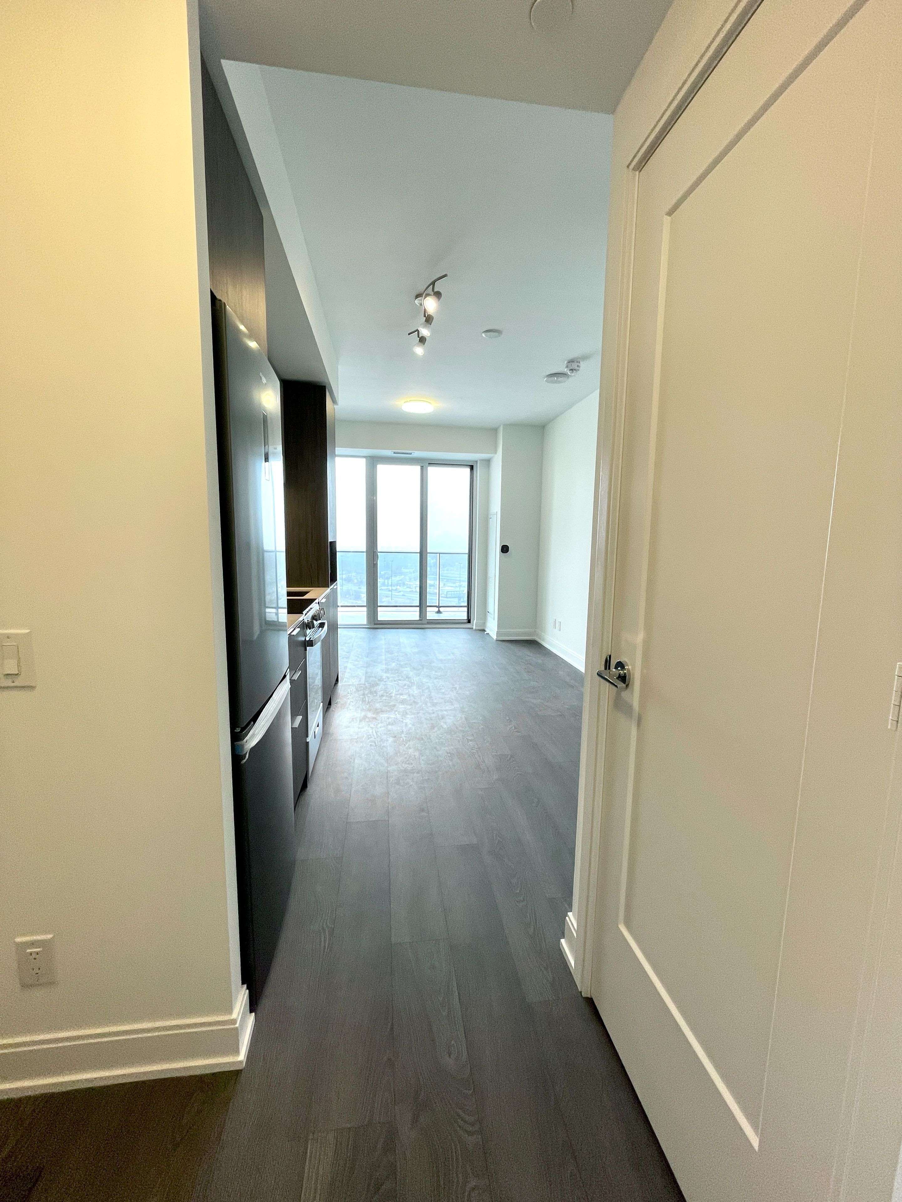 Toronto W06, ON M8V 0G2,70 ANNIE CRAIG DR #2609
