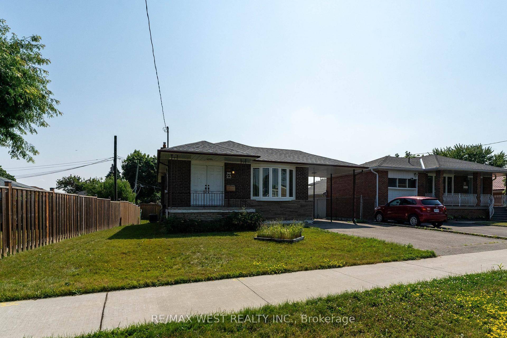 Toronto W10, ON M9W 3V2,23 Cove DR